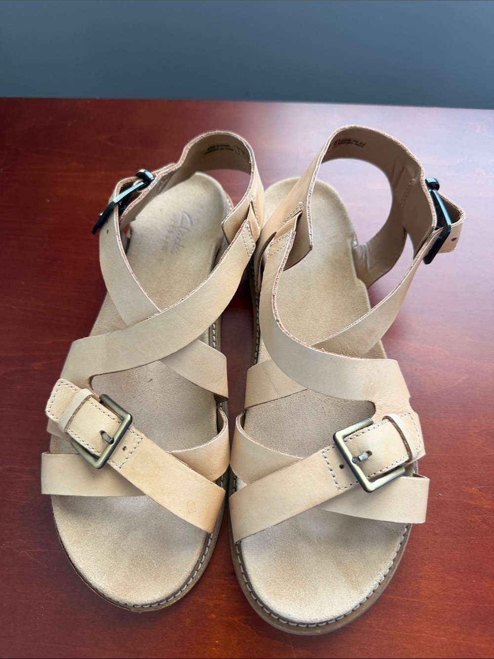 Clarks Women's Tan Cross-Strap Buckle Sandals